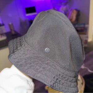 Lululemon Athletica Charcoal/ Camo reversible Bucket Hat